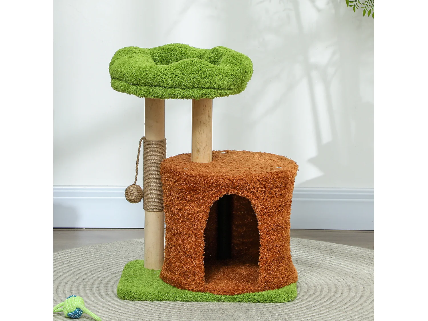 Albero tiragraffi per gatti con casetta, lettino e pallina verde