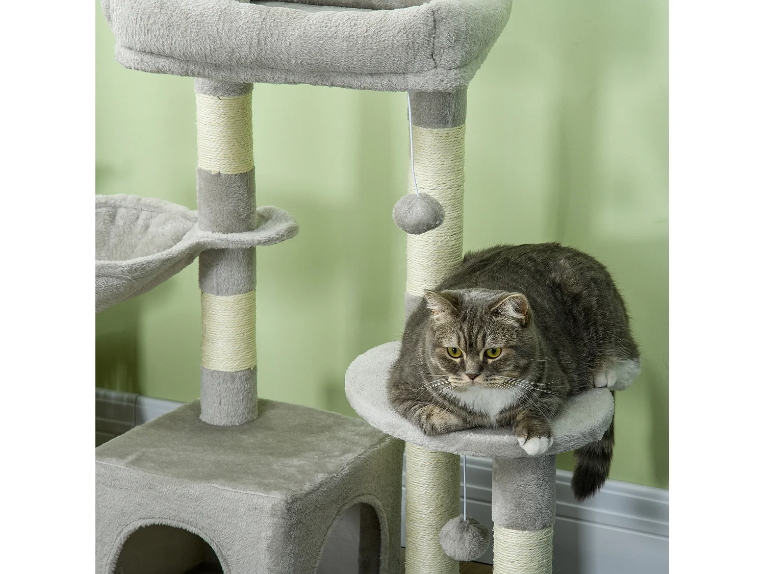 Tiragraffi per gatti in truciolato con casetta posatoi e trespoli