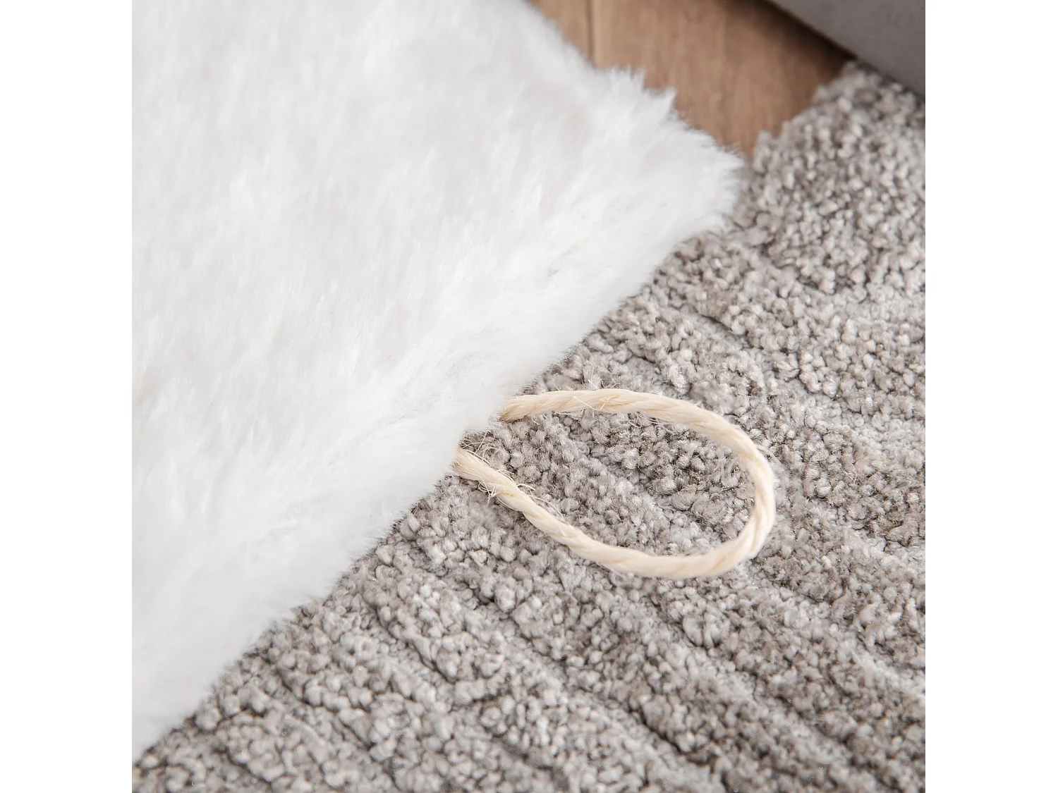 Casetta per gatti da interno con 2 entrate finestra e base antiscivolo