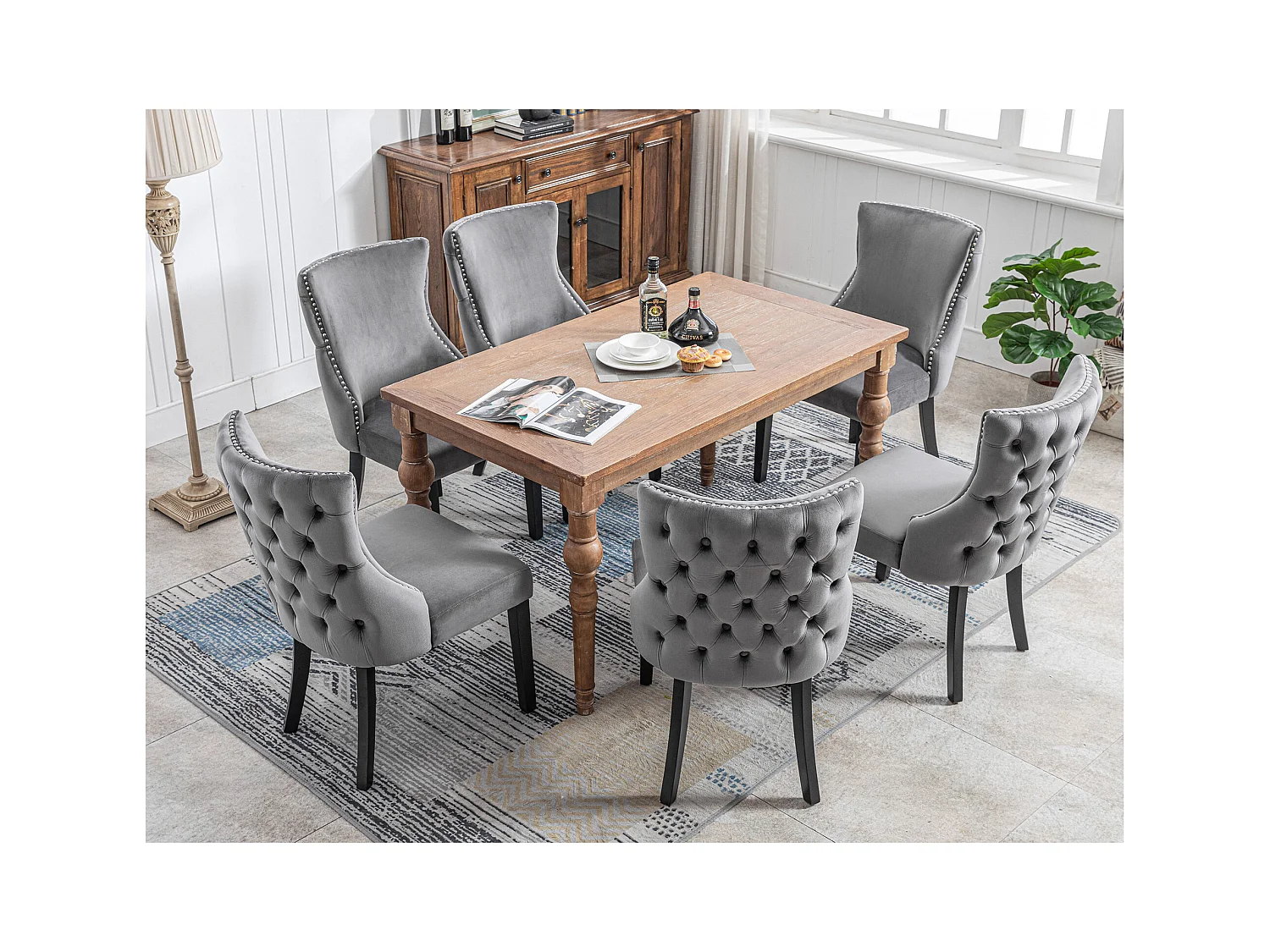 Set van 6 grijze fluwelen stoelen met grijze houten poten, decoratieve knopen en zilveren klinknagels