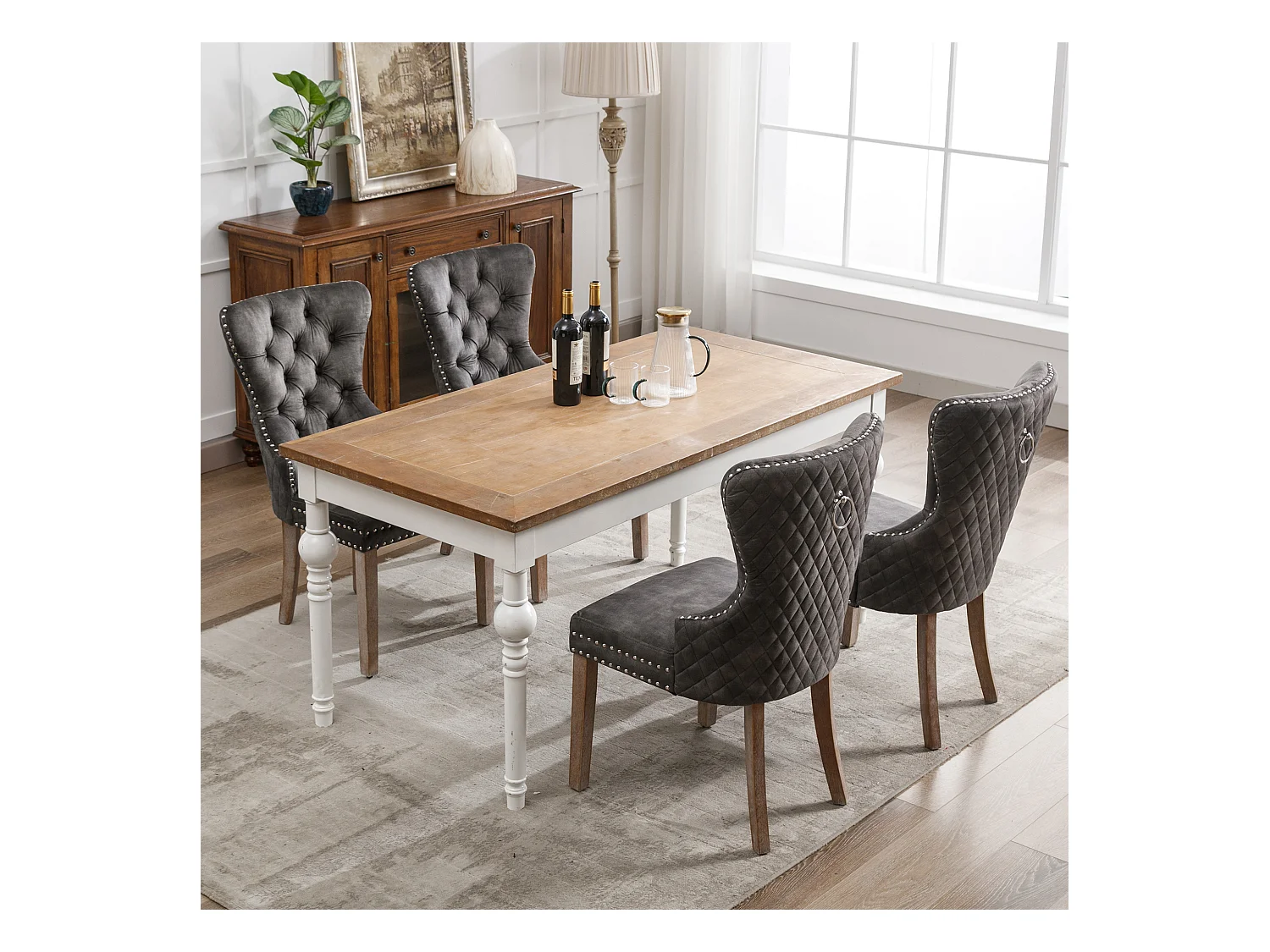 Set van 4 grijze fluwelen keukenstoelen met zilveren studs en bruine houten poten