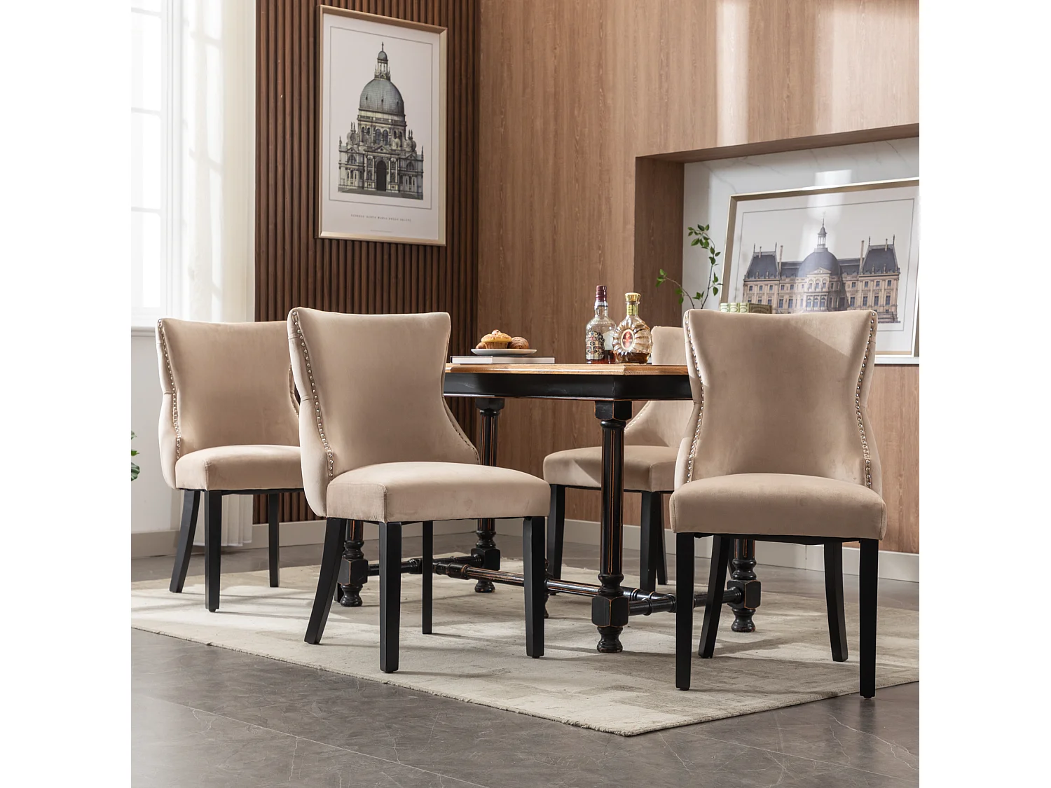 Set di 4 sedie in velluto beige con gambe in legno nero, bottoni decorativi e rivetti argentati