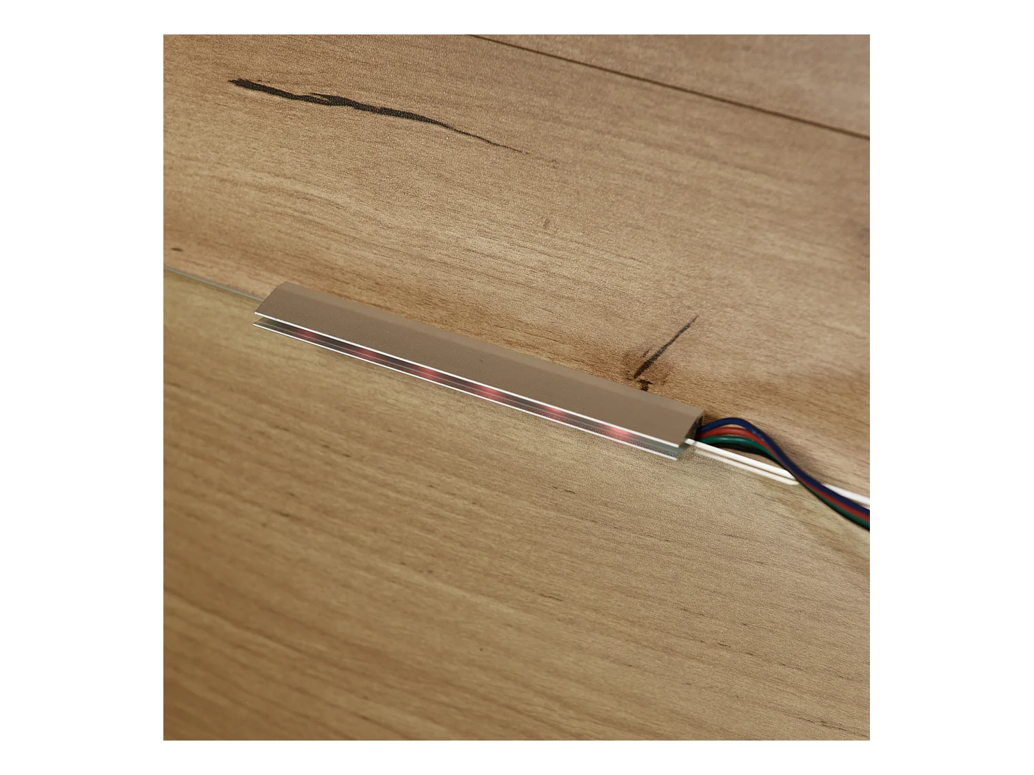 Buffet 140x35x80 cm LED avec 3 portes 3 tiroirs et verre décoratif - meuble de rangement - bois - marron