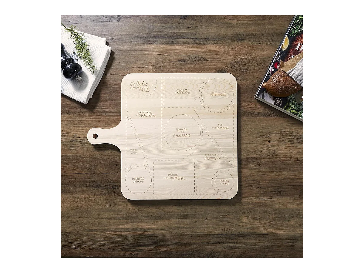 Planche de présentation apéritive en bois avec emplacements personnalisés