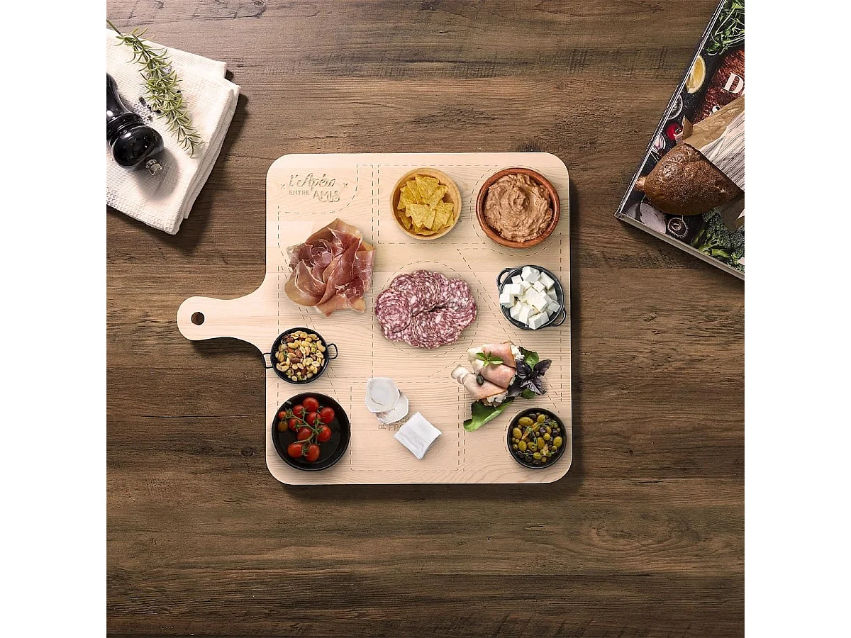 Planche de présentation apéritive en bois avec emplacements personnalisés