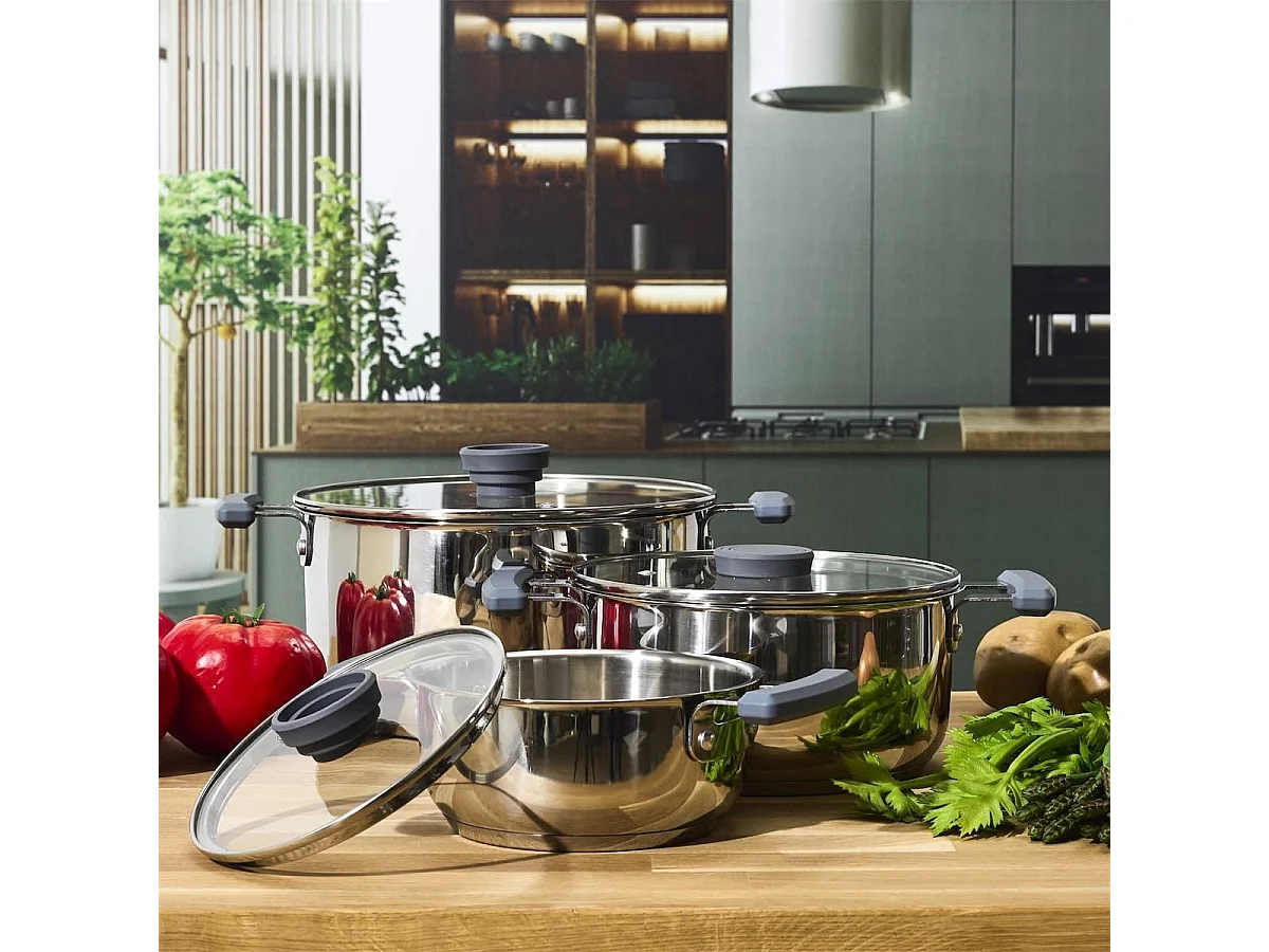 Ensemble de 3 faitouts tous feux dont induction en inox avec couvercles en verre 3 tailles 17, 21 et 25 cm