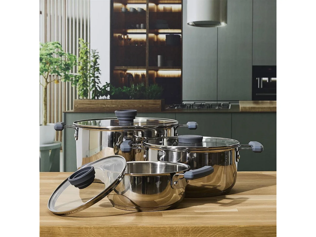 Ensemble de 3 faitouts tous feux dont induction en inox avec couvercles en verre 3 tailles 17, 21 et 25 cm