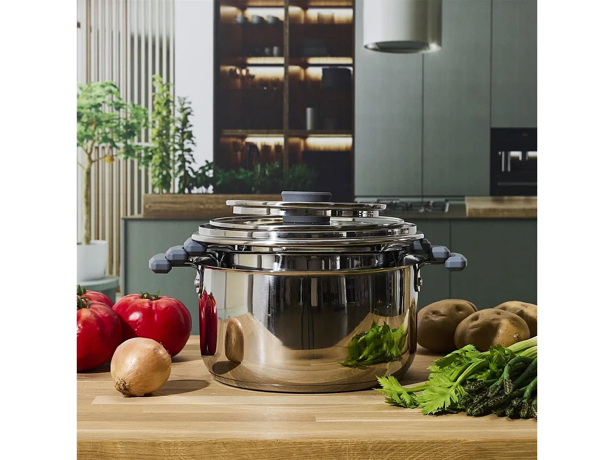 Ensemble de 3 faitouts tous feux dont induction en inox avec couvercles en verre 3 tailles 17, 21 et 25 cm