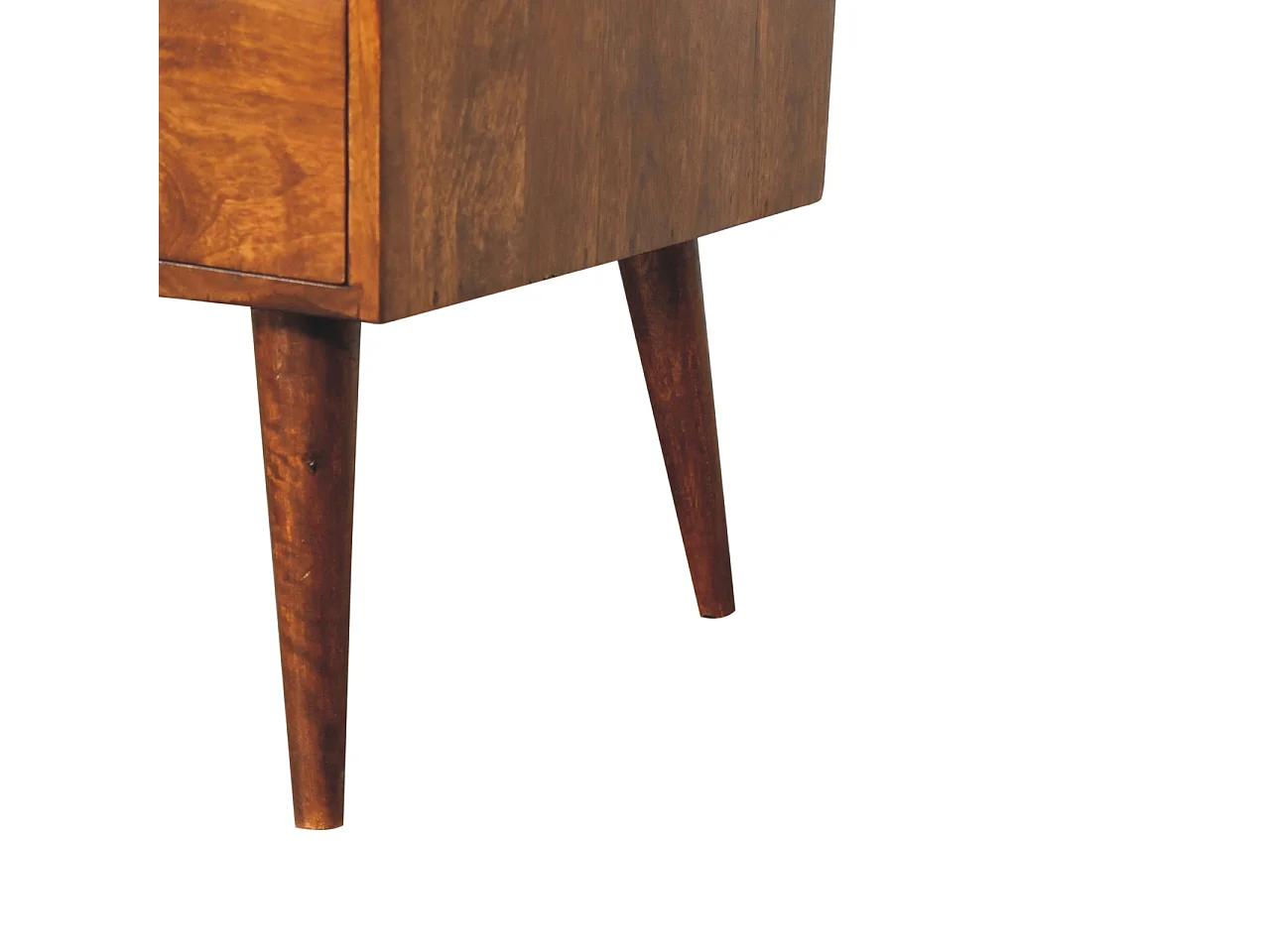 Stolik kawowy firmy Artisan Furniture z podniesionymi nogami, wykończeniem w kolorze kasztanowym, 2 szufladami i 1 półką.