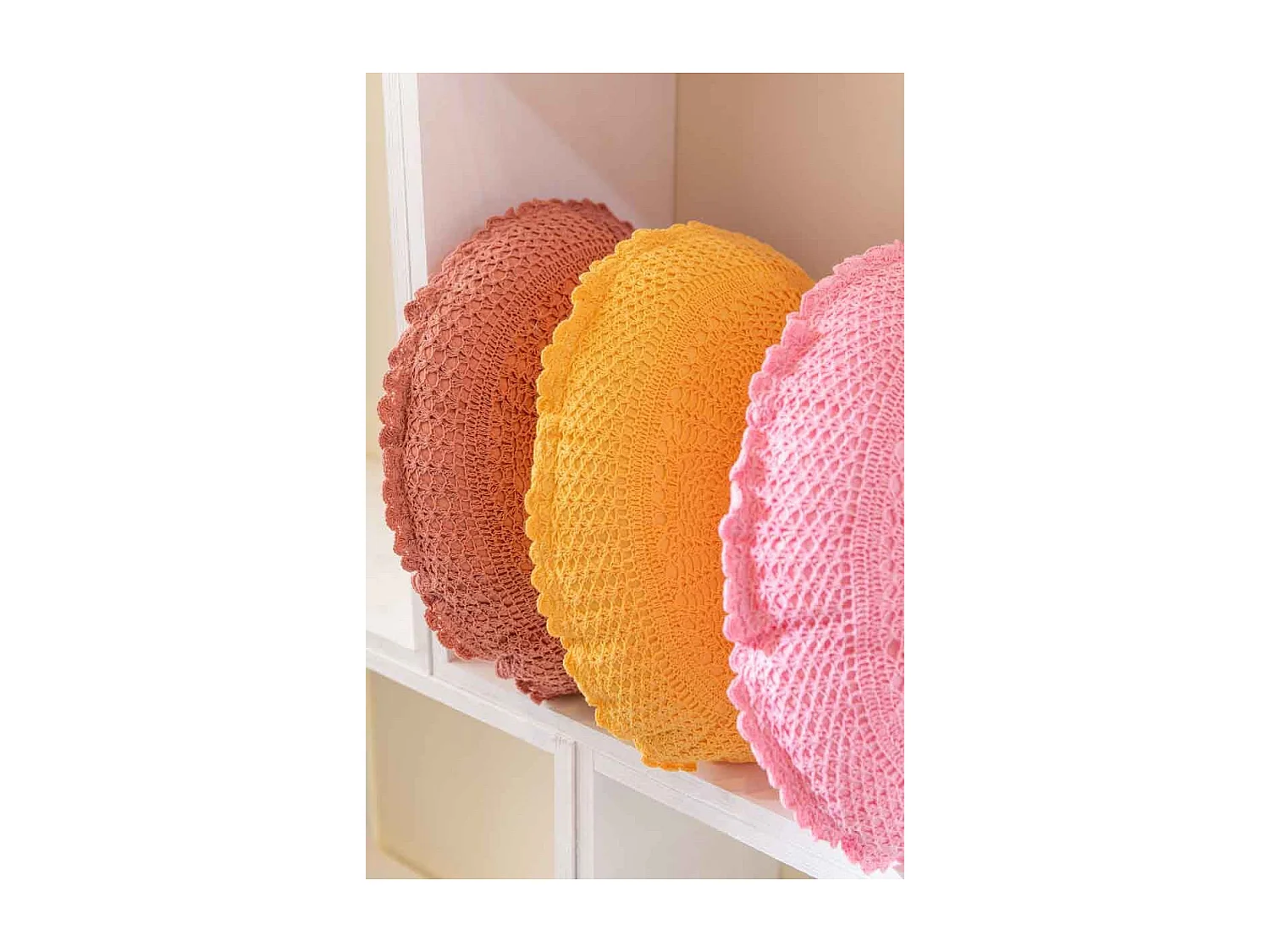 Cuscino rotondo con pizzo in cotone rosa 38x38cm