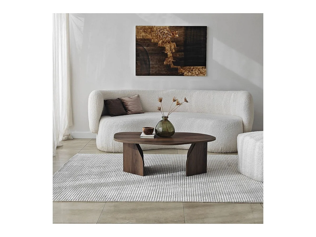 Table basse avec plateau de forme organique et pieds larges L105 cm - ROCK