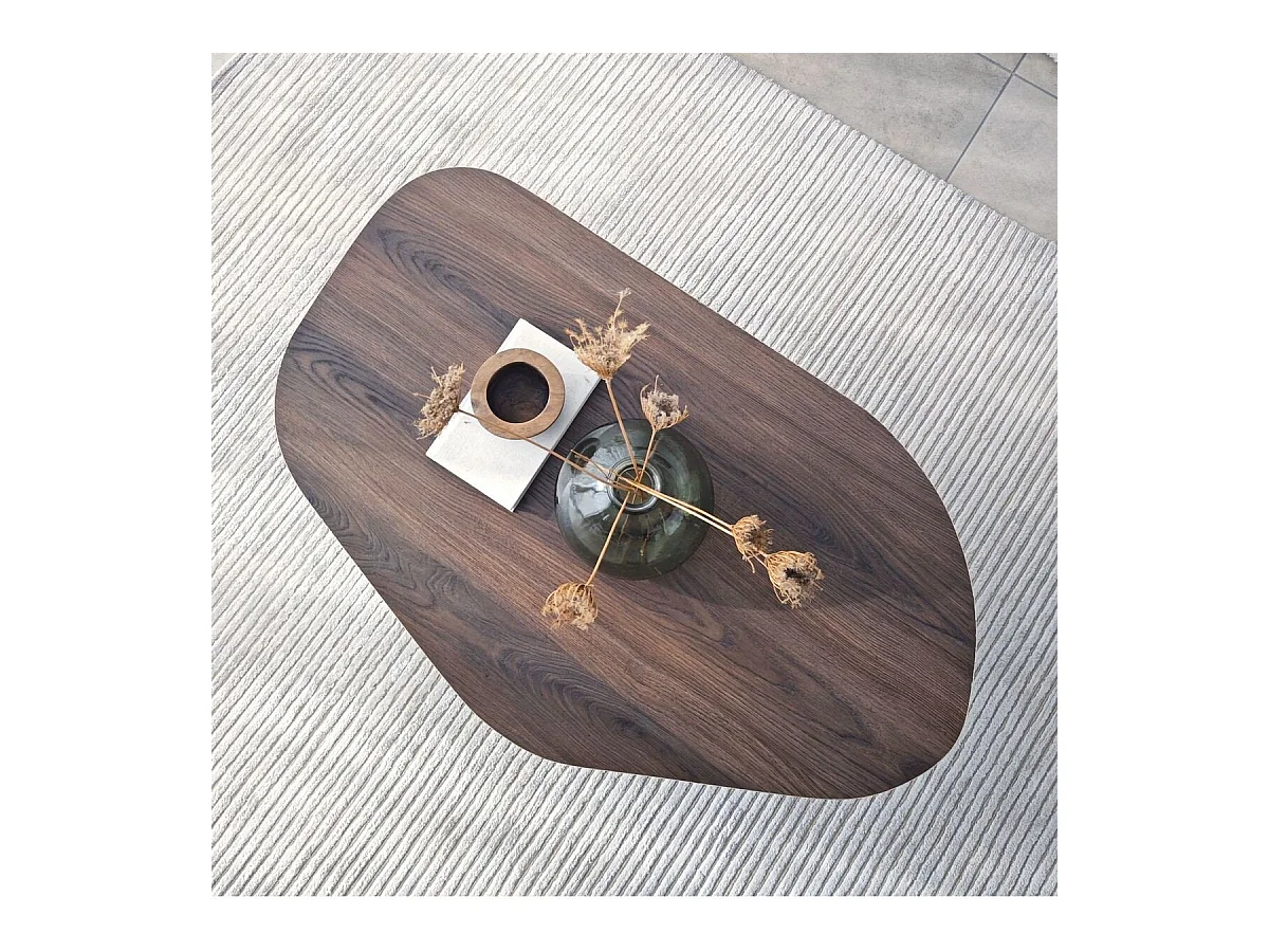 Table basse avec plateau de forme organique et pieds larges L105 cm - ROCK