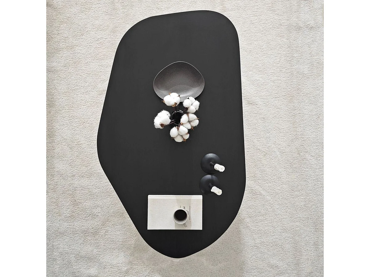 Table basse avec plateau de forme organique et pieds larges L105 cm - ROCK