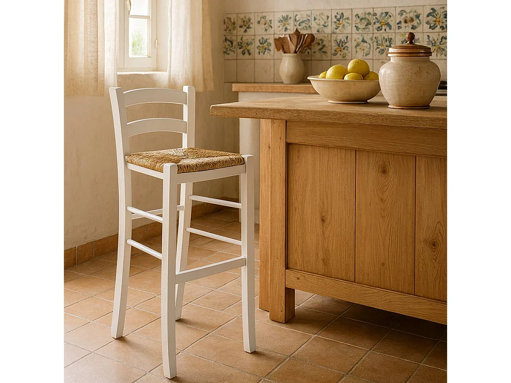 Paire de tabourets en bois blanc de 80 cm de haut avec dossier et assise en paille