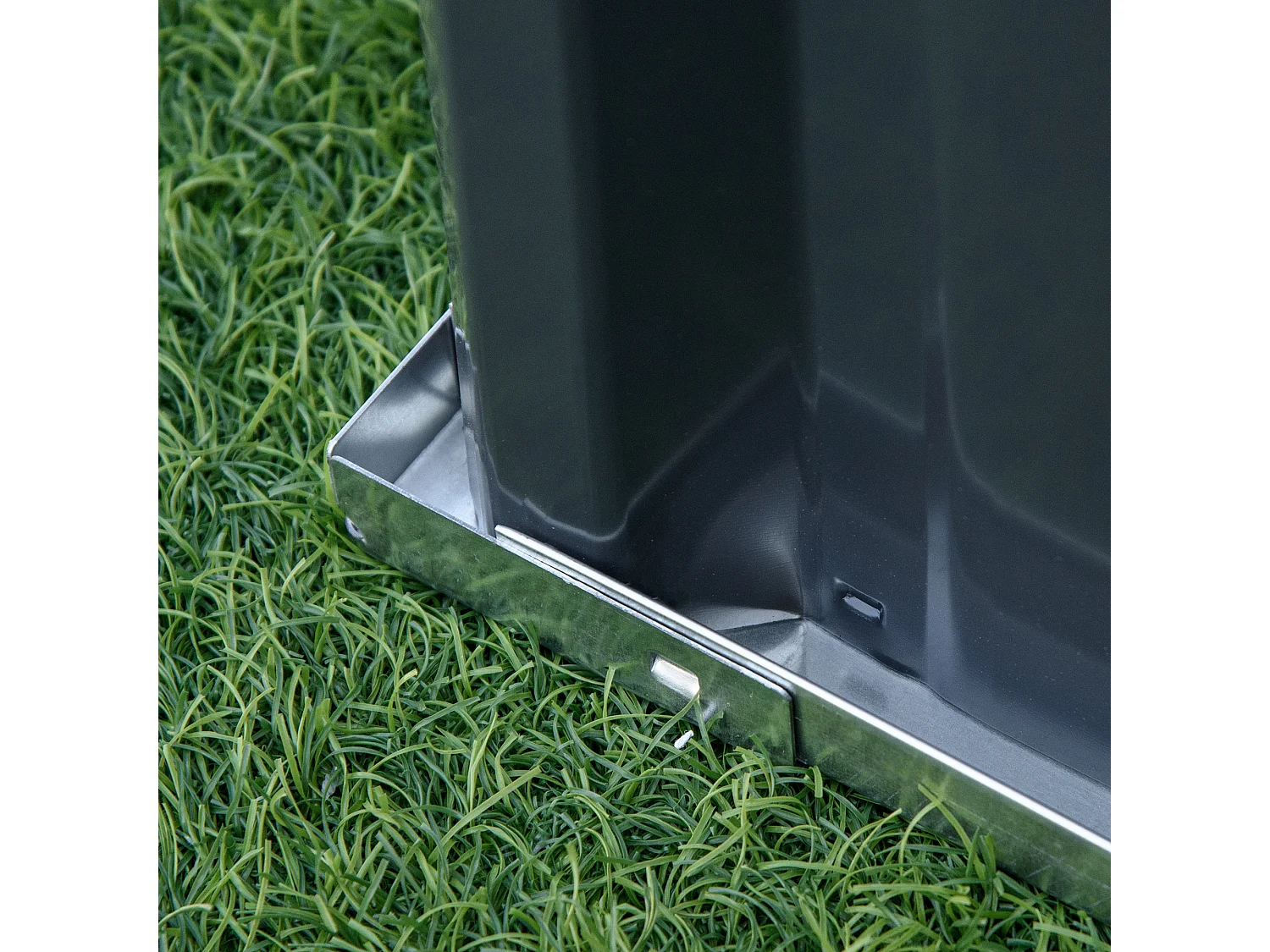 Aiuola rialzata modulabile e senza fondo in acciaio grigio scuro