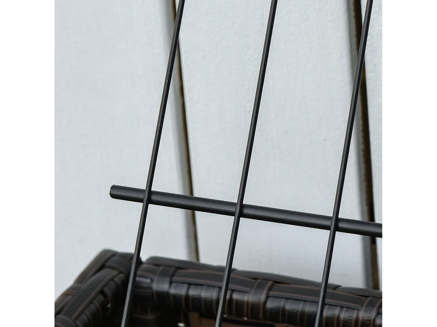 Giardino rialzato fioriera effetto vimini con ripiano metallo marrone