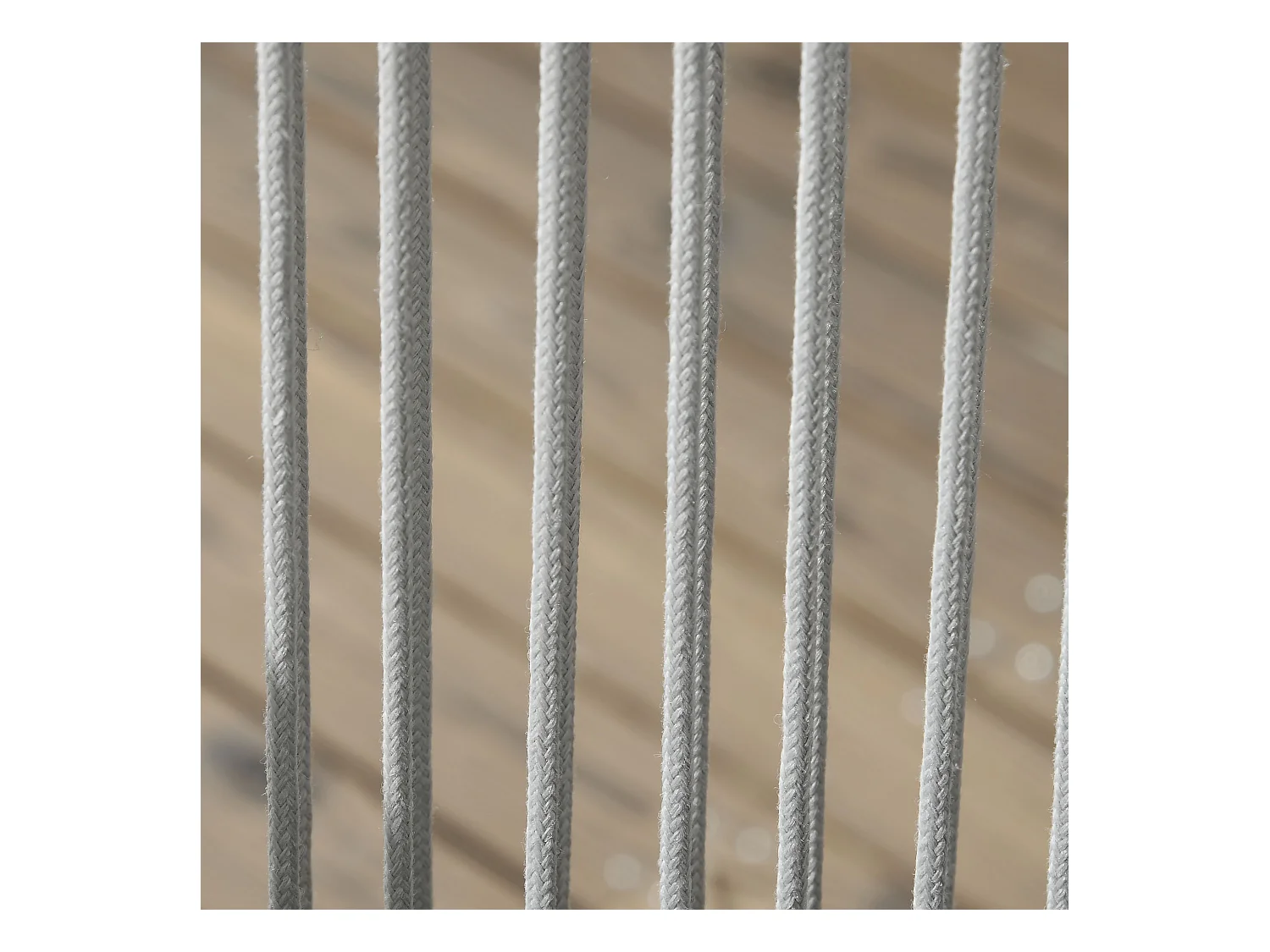 Set da giardino con 4 sedie con cuscini e tavolo quadrato in vetro