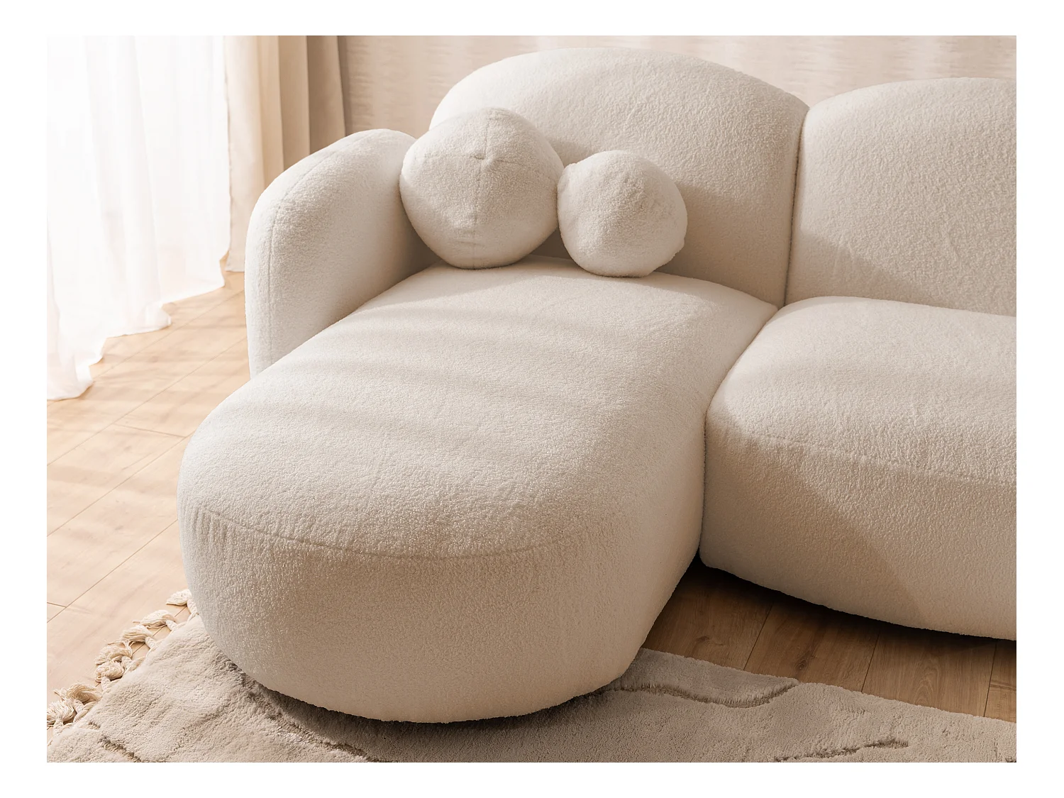 Nuvola - Moderne Wohnlandschaft aus Hellbeige Bouclé mit abgerundetem Design und hohem Sitzkomfort