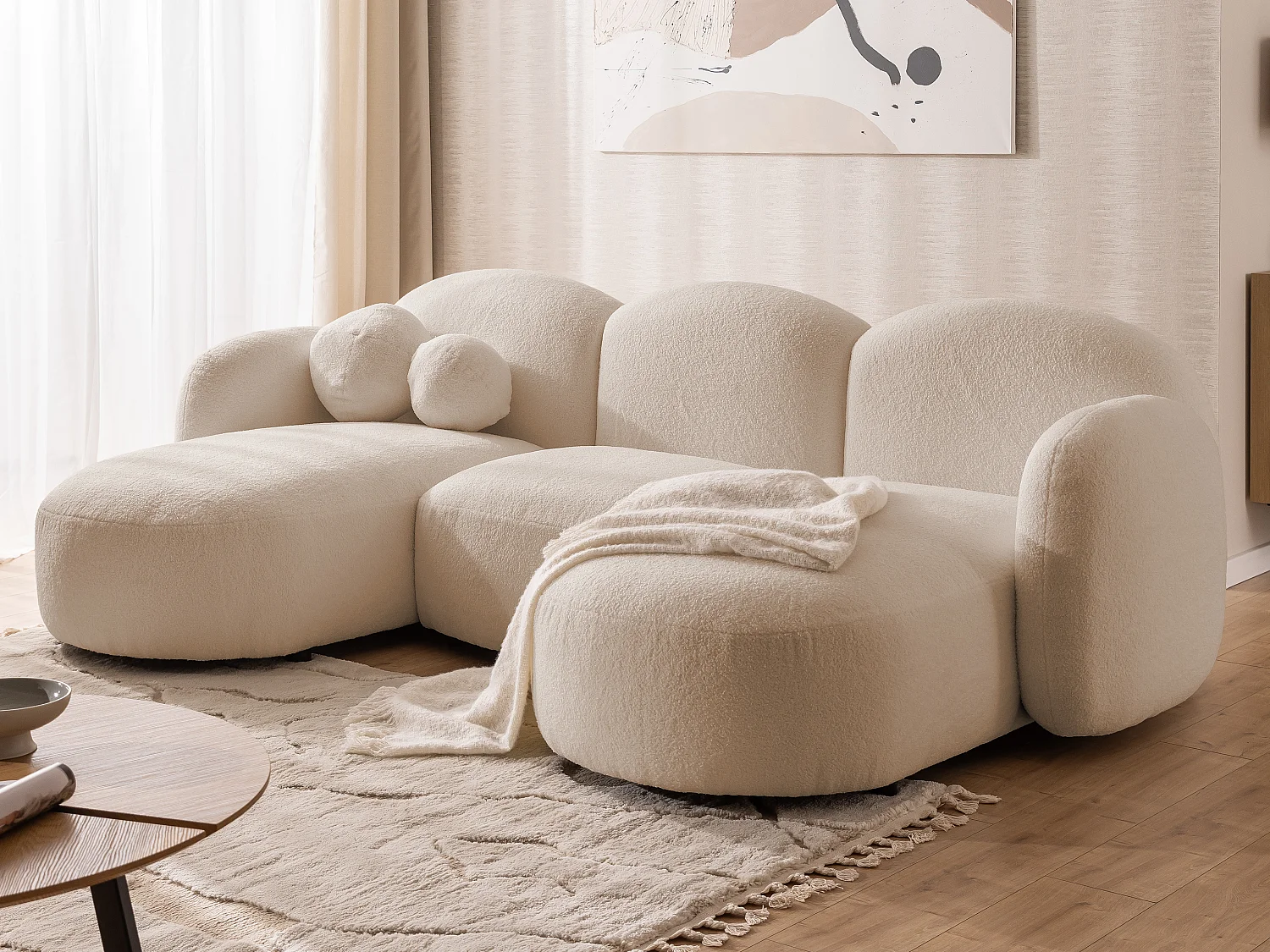 Nuvola - Moderne Wohnlandschaft aus Hellbeige Bouclé mit abgerundetem Design und hohem Sitzkomfort