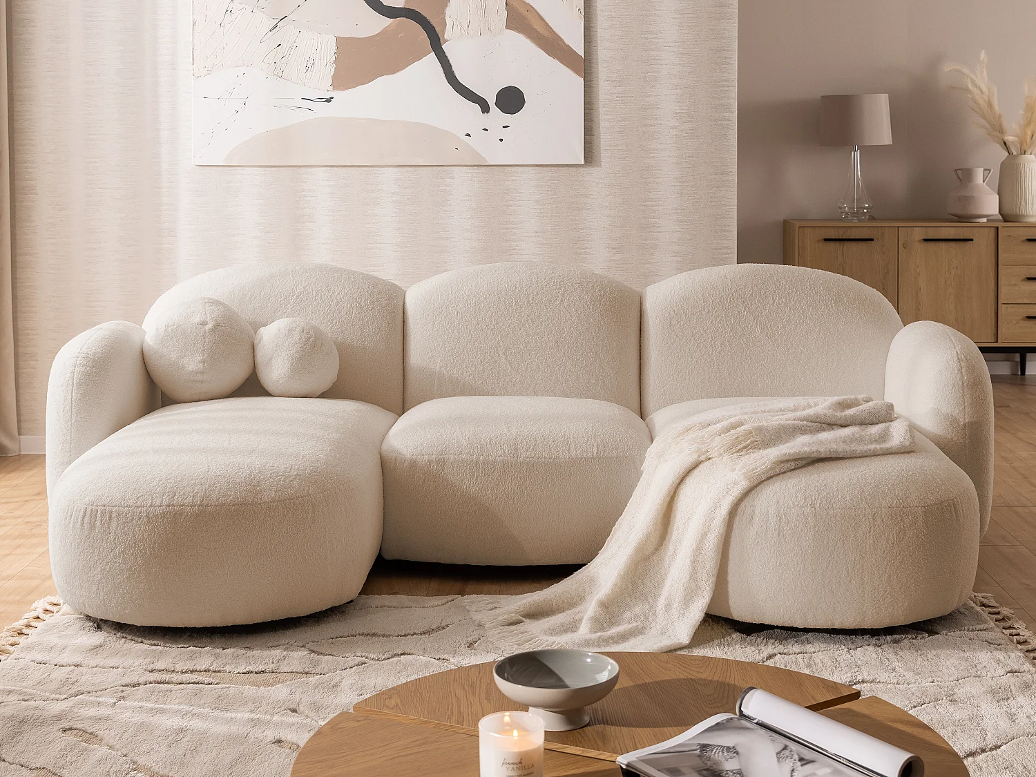 Nuvola - Moderne Wohnlandschaft aus Hellbeige Bouclé mit abgerundetem Design und hohem Sitzkomfort