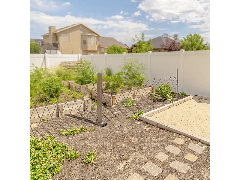 Recinzione per giardino regolabile in metallo e alluminio