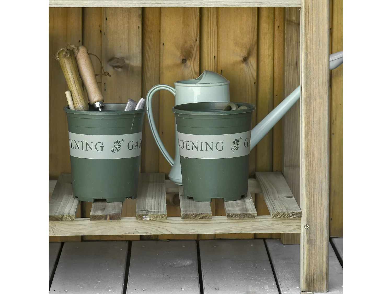 Fioriera rialzata in legno con gambe e ripiano inferiore