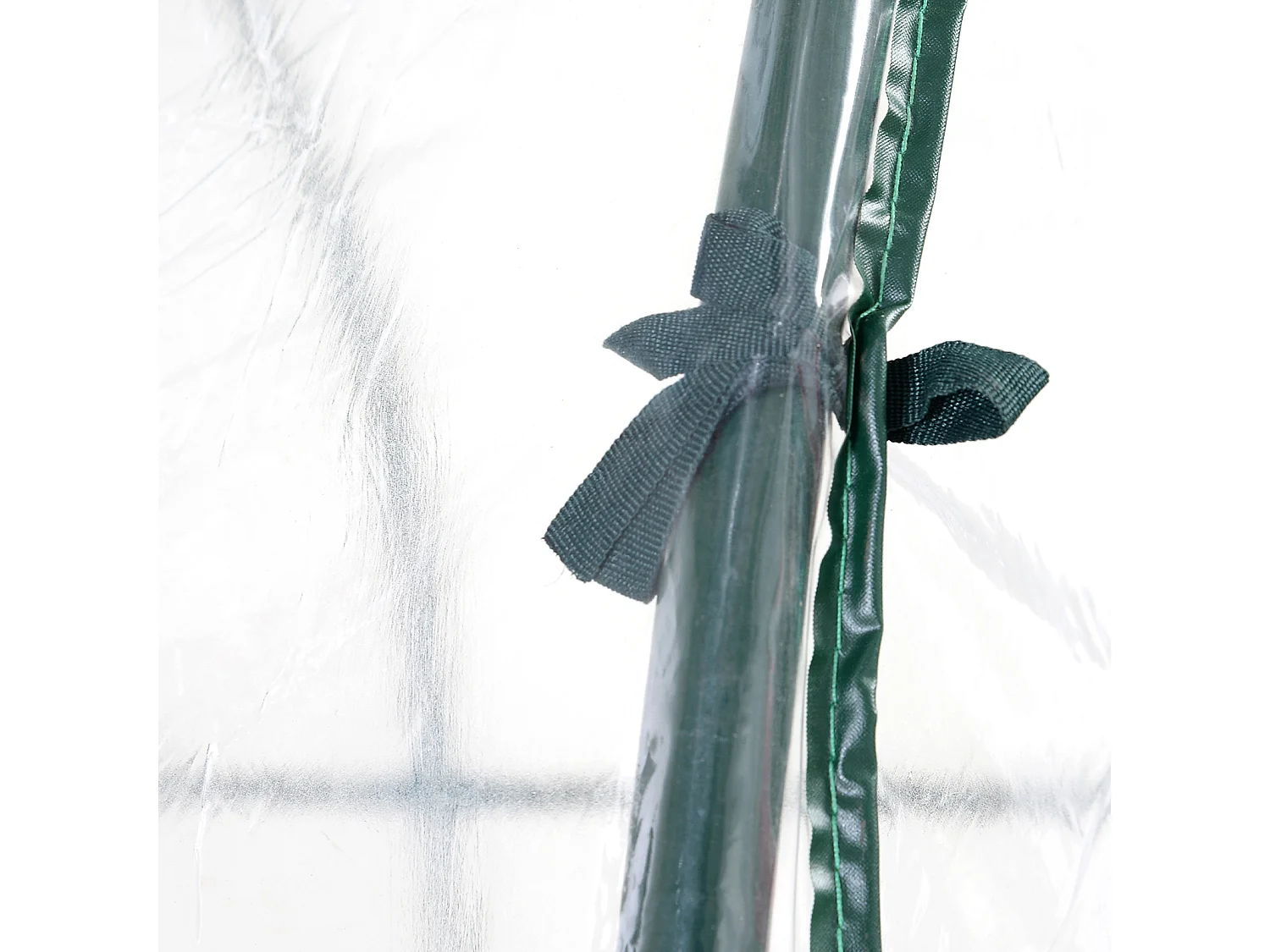 Serra a tunnel con porta avvolgibile e copertura in plastica