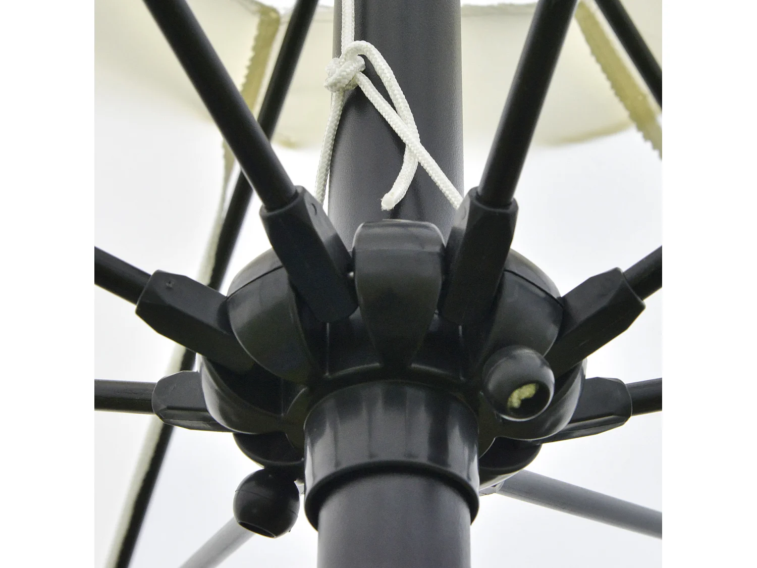 Ombrellone rotondo a manovella regolabile su 3 angolazioni crema