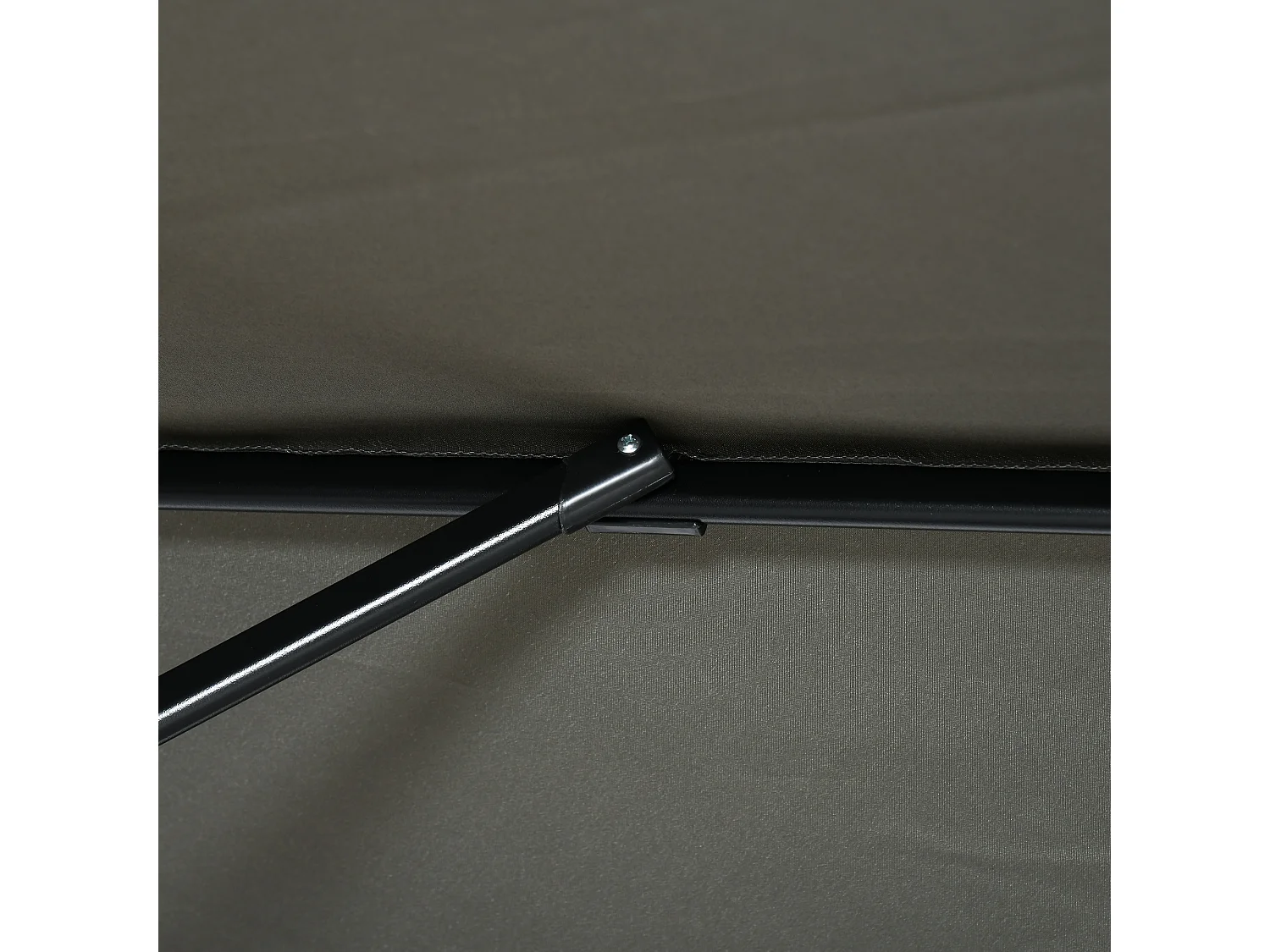 Ombrellone da giardino ad angolazione regolabile su 5 livelli