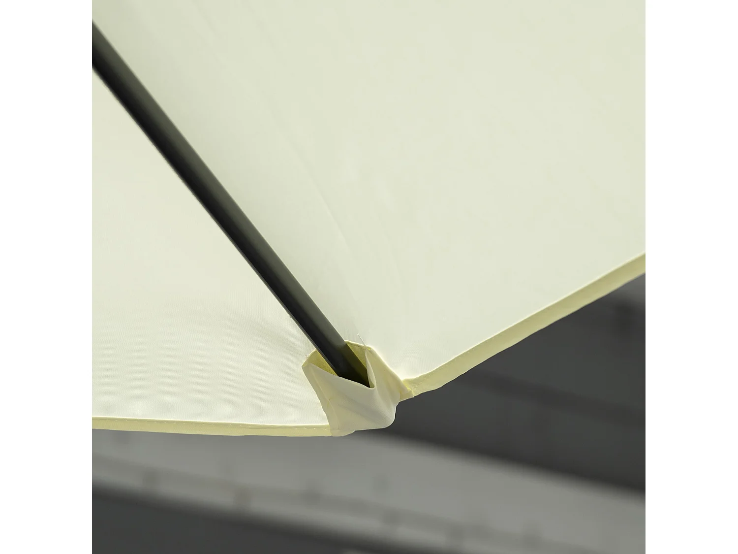 Ombrellone da giardino 2.6x2.5m girevole con manovella beige