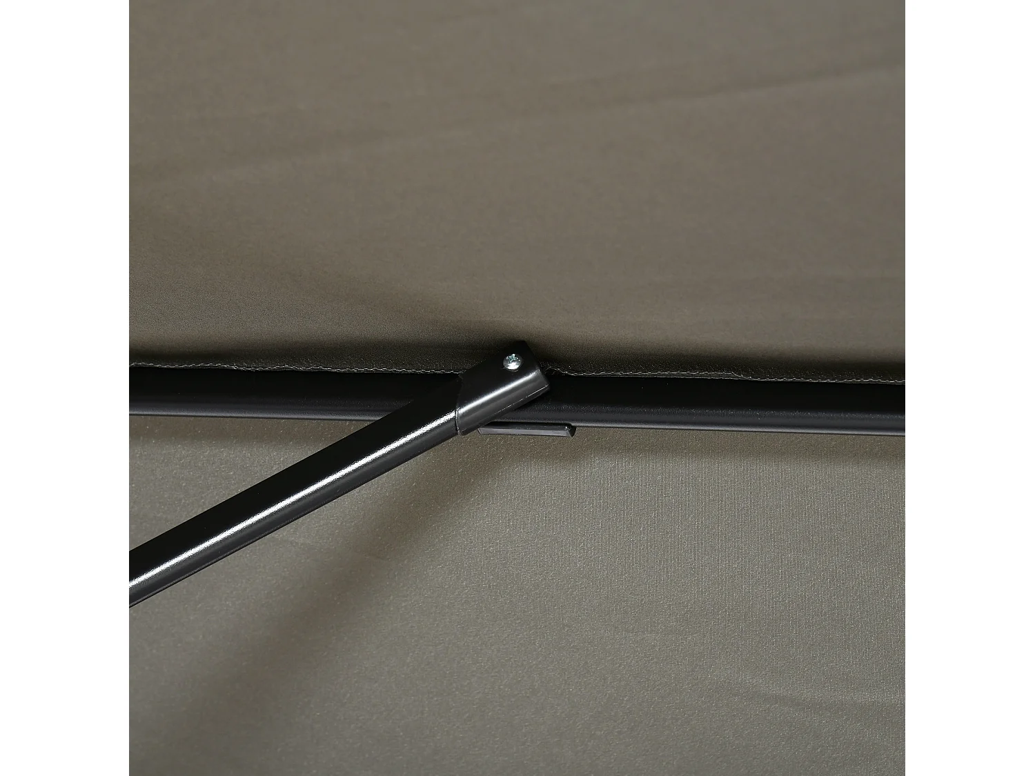 Ombrellone da giardino a manovella 2.5x2.5m girevole grigio chiaro