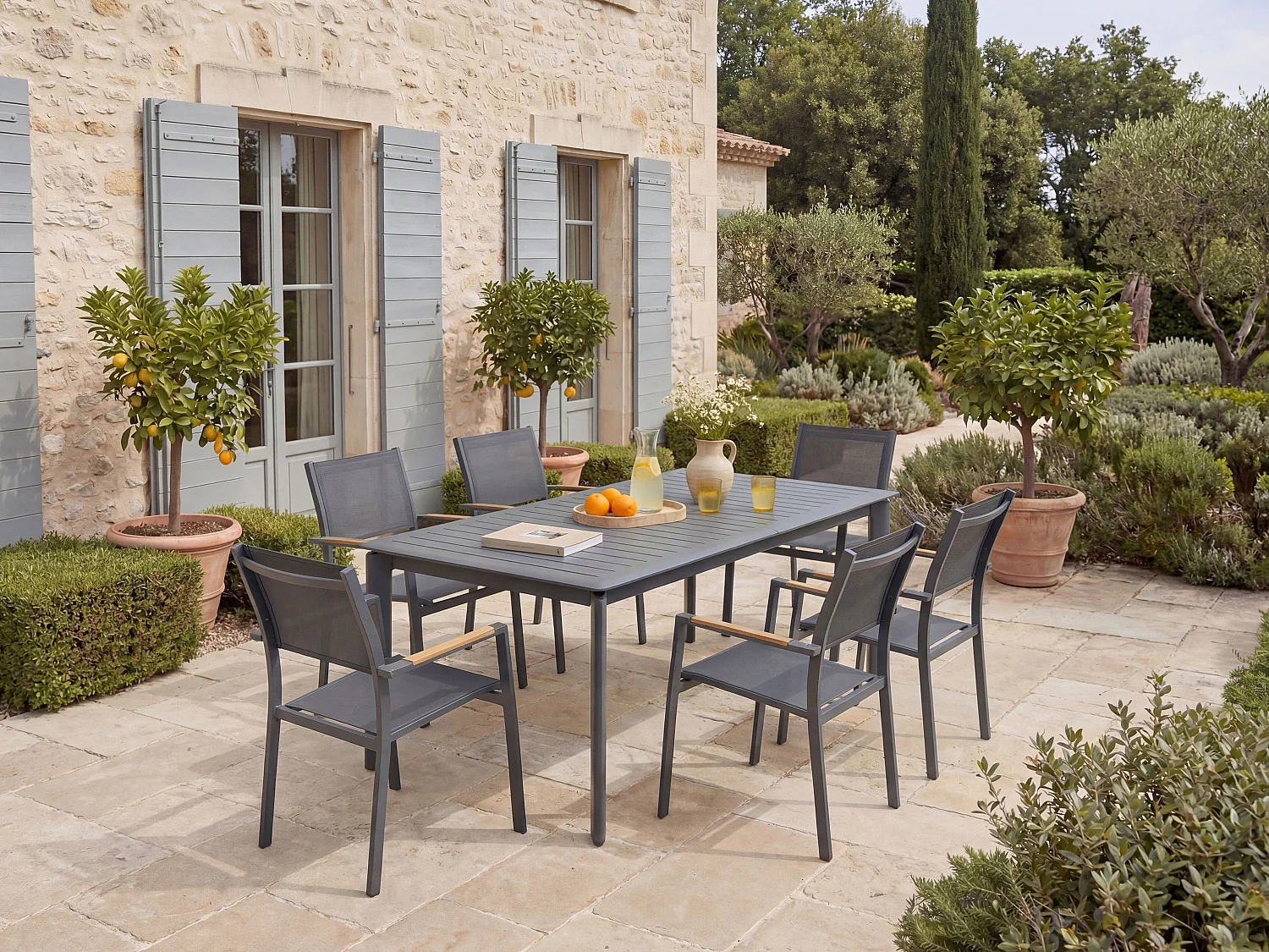 Salle à manger de jardin en aluminium : une table extensible L.205/286.5 cm et 6 fauteuils empilables - Anthracite - MACILA de MYLIA