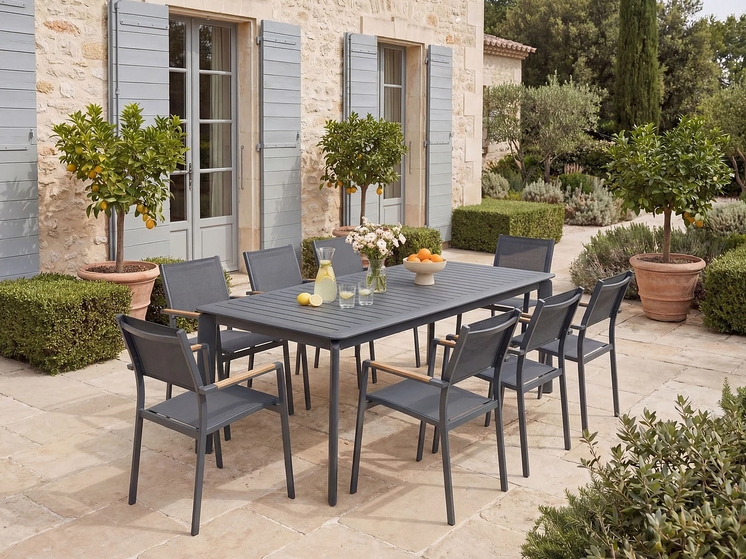 Salle à manger de jardin en aluminium : une table extensible L.205/286.5 cm et 8 fauteuils empilables - Anthracite - MACILA de MYLIA
