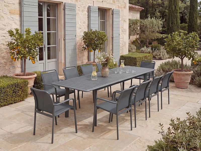 Salle à manger de jardin en aluminium : une table extensible L.205/286.5 cm et 10 fauteuils empilables - Gris foncé - VELYRA de MYLIA