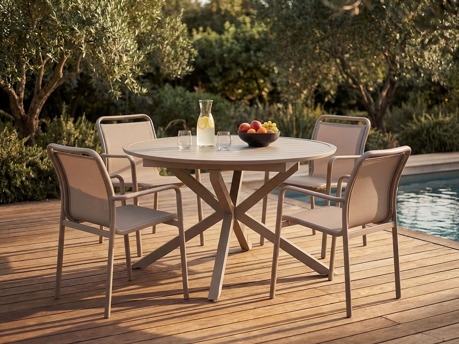 Salle à manger de jardin en aluminium : une table ronde extensible L.150/200 cm et 4 fauteuils empilables - Taupe - VELYRA de MYLIA