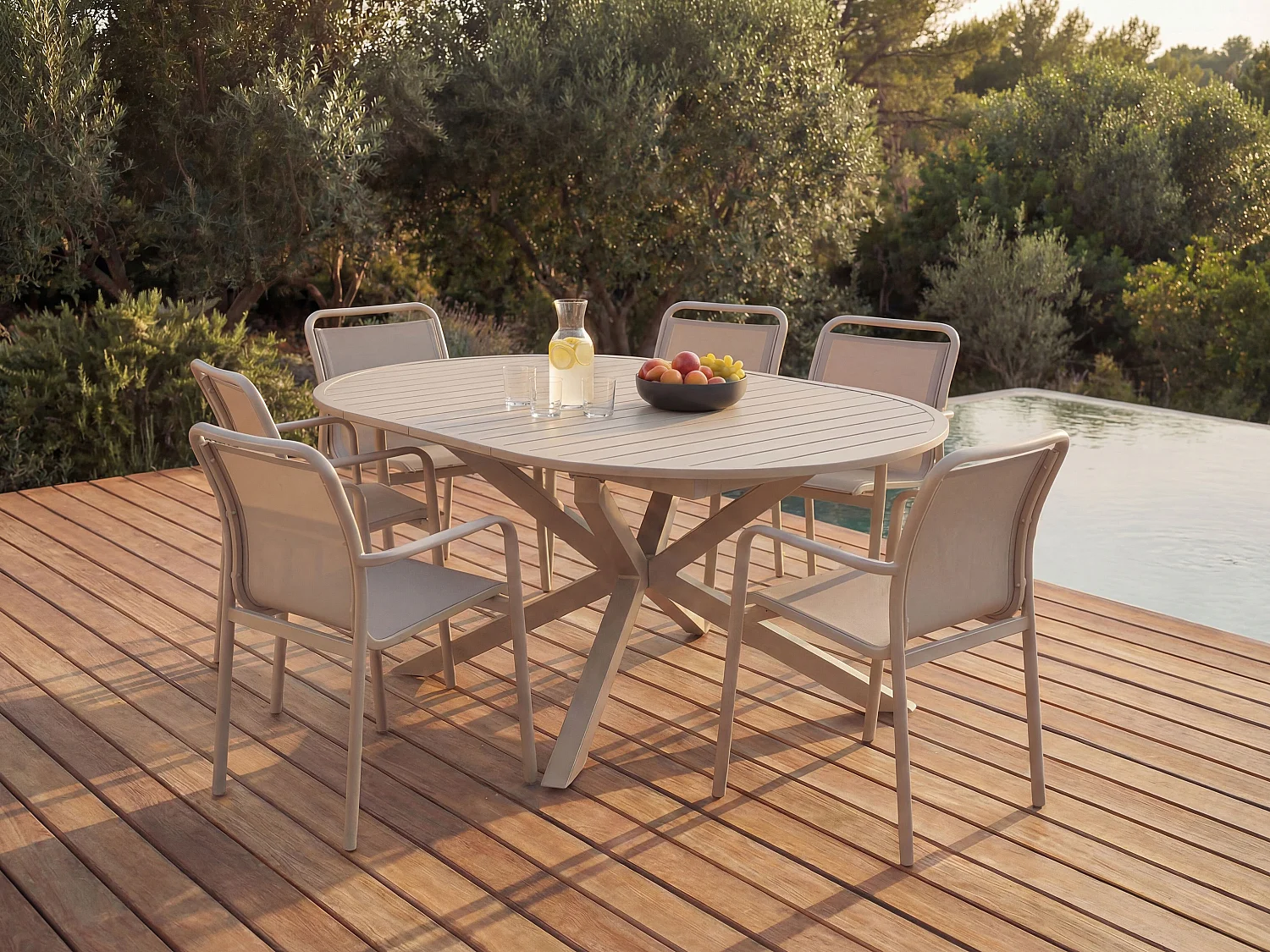 Salle à manger de jardin en aluminium : une table ronde extensible L.150/200 cm et 6 fauteuils empilables - Taupe - VELYRA de MYLIA