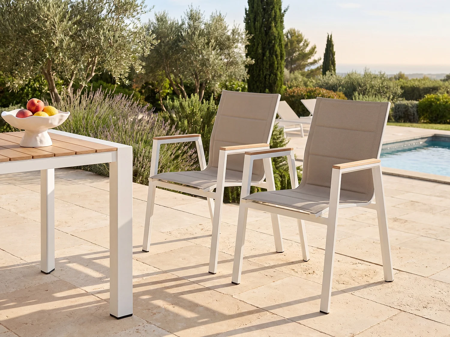 Lot de 2 fauteuils de jardin empilables en aluminium et textilène - Blanc - LIOUS de MYLIA