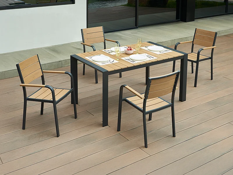 Sala da pranzo da giardino in alluminio: un tavolo L.150 cm e 4 poltrone impilabili Naturale chiaro e antracite - NYROS di MYLIA