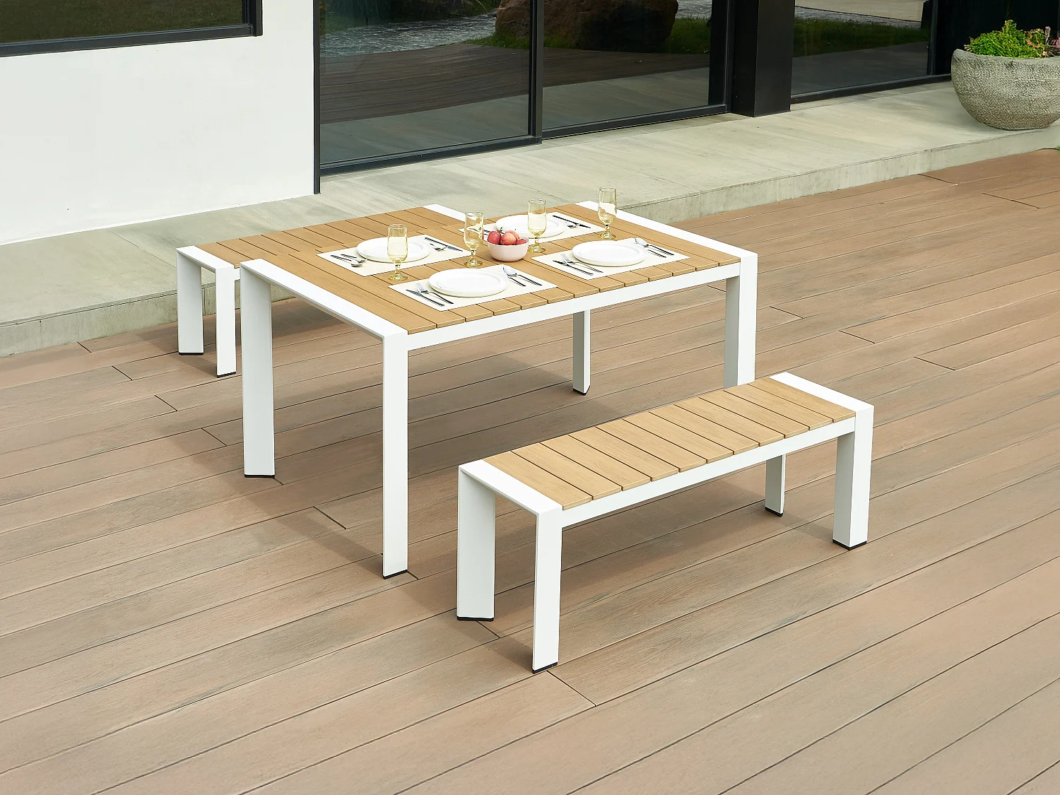 Salle à manger de jardin en aluminium : une table L.150 cm et 2 bancs - Naturel clair et blanc - NYROS de MYLIA
