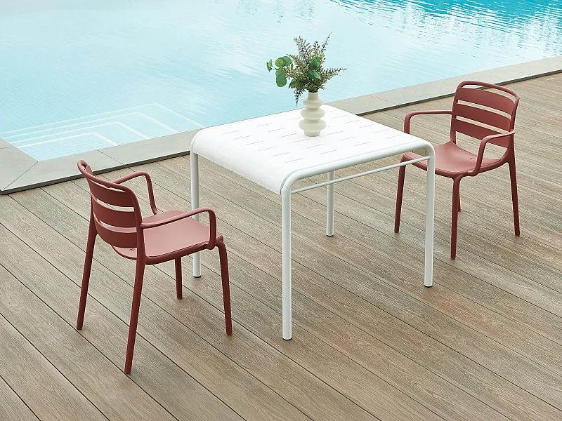 Salle à manger de jardin en polypropylène : une table L.90 cm et 2 fauteuils empilables - Terracotta - MOAH de MYLIA