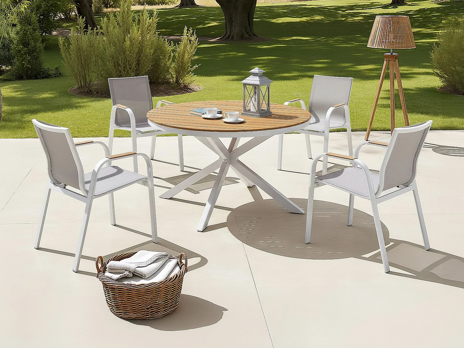 Conjunto de sala de jantar de jardim em alumínio: mesa redonda D.125 cm e 4 poltronas - Branco e natural claro - ZEYVA da MYLIA