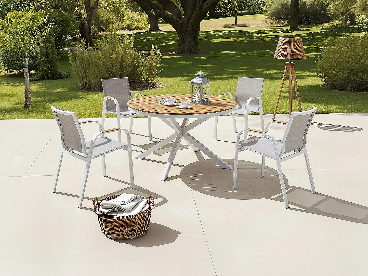 Conjunto de sala de jantar de jardim em alumínio: mesa redonda D.125 cm e 4 poltronas - Branco e natural claro - ZEYVA da MYLIA