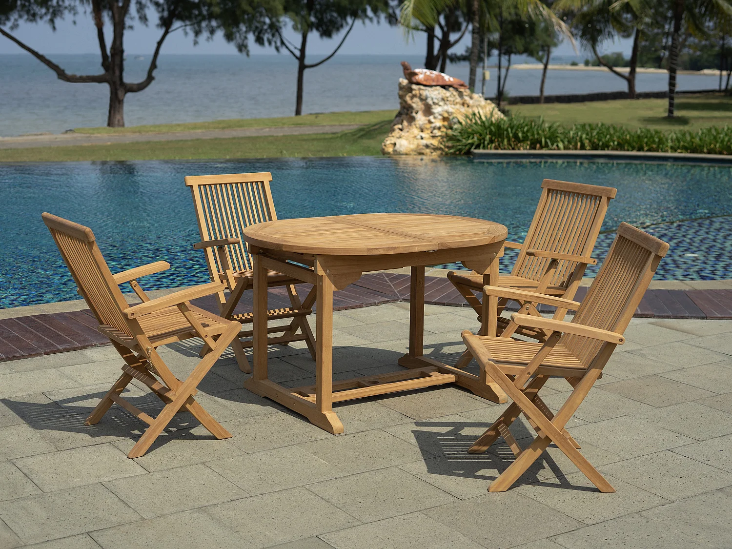 Salle à manger de jardin en teck : une table extensible L.120 / 170 cm et 4 fauteuils pliants - Naturel clair - BYBLOS II de MYLIA
