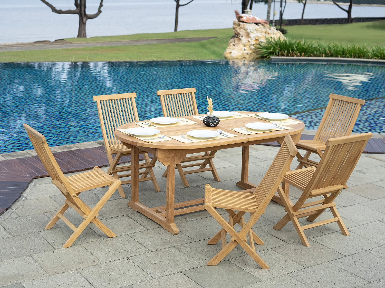 Salle à manger de jardin en teck : une table extensible L.120 / 170 cm et 6 chaises pliantes - Naturel clair - BYBLOS II de MYLIA