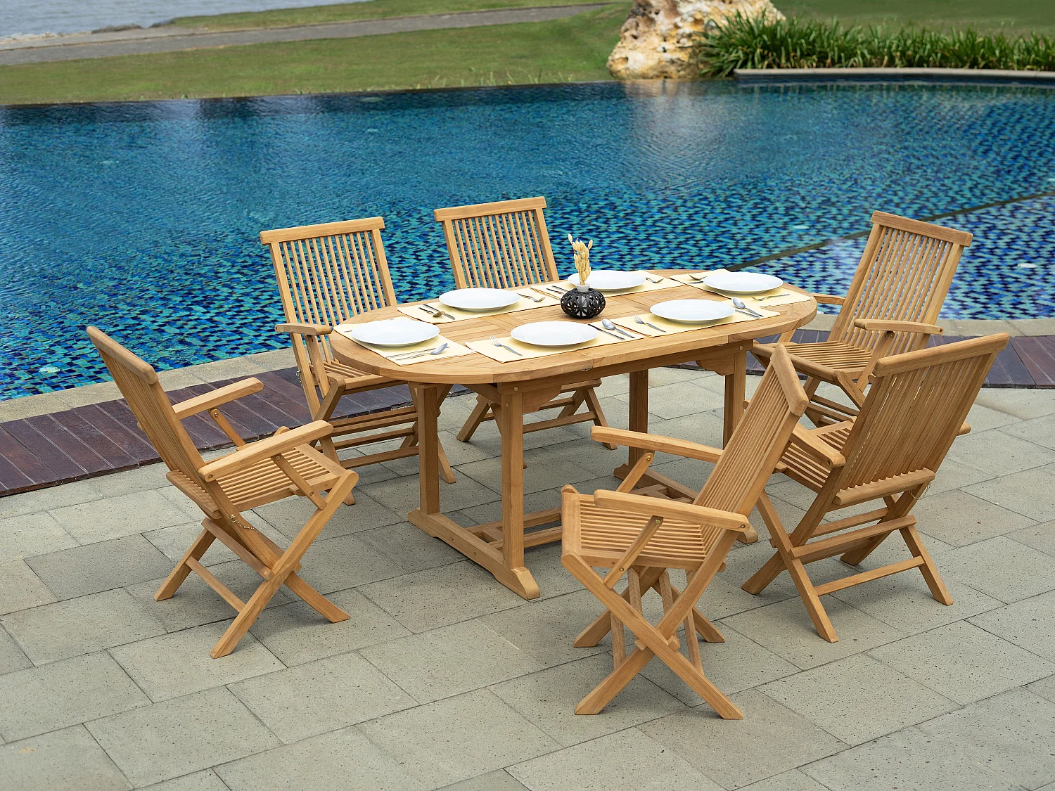 Salle à manger de jardin en teck : une table extensible L.180 / 240 cm et 6 fauteuils pliants - Naturel clair - BYBLOS II de MYLIA