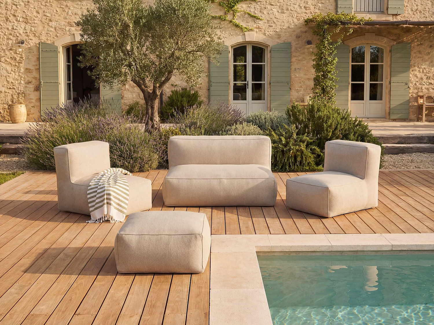 Salon de jardin en tissu bouclette 5 places : 1 canapé, 2 fauteuils et un pouf - Beige - NOUMARA de MYLIA