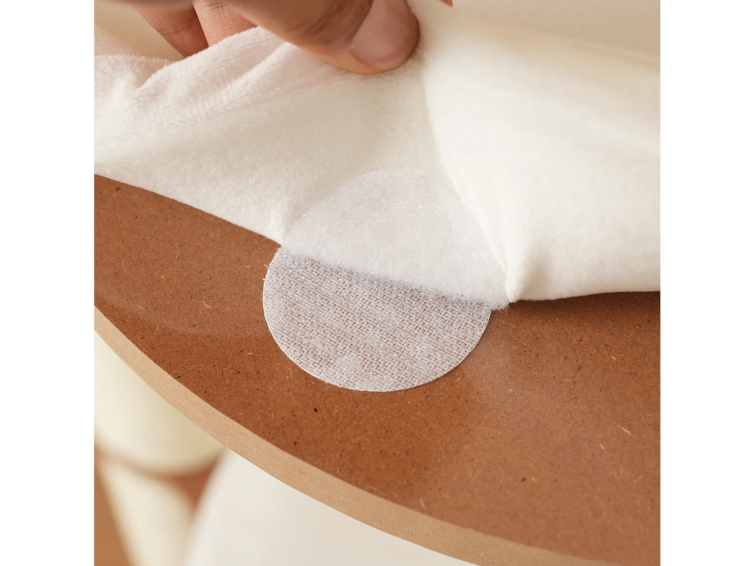 Arbre à chat 135 cm de hauteur - 3 plateformes - 1 maison pour chats - blanc