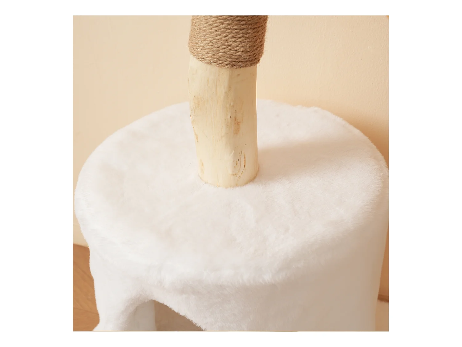 Arbre à chat 60x42x108cm - avec 1 grotte et 2 paniers - avec balle en peluche et coussin épais - naturel + blanc