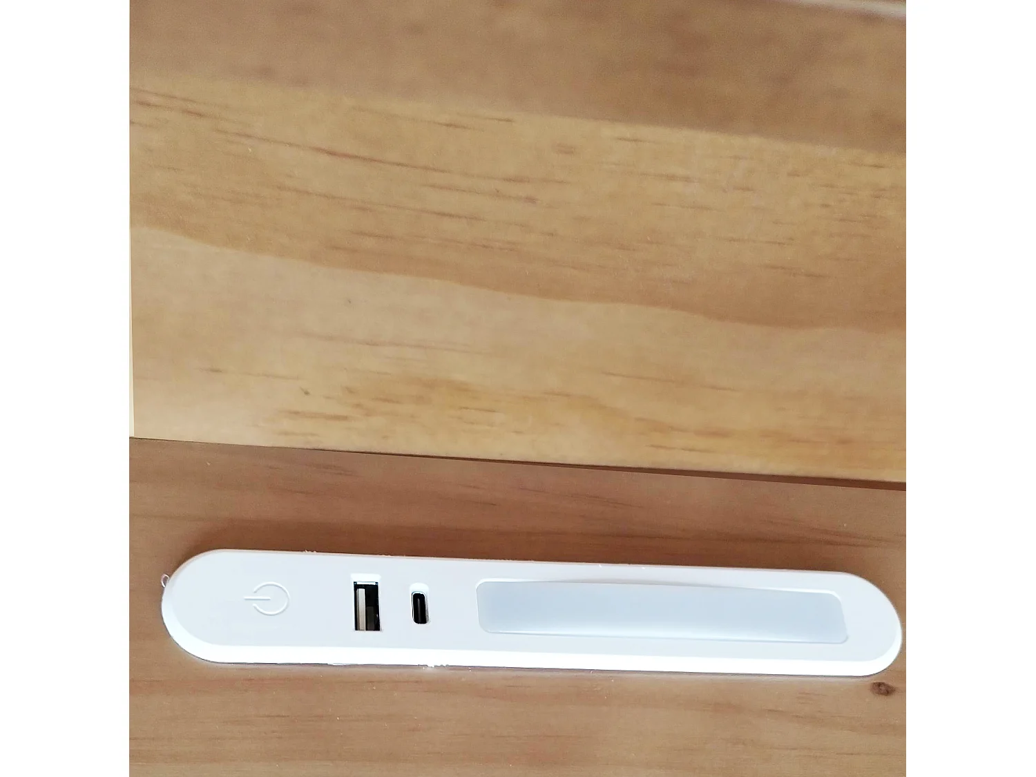 Lit enfant 90 x 200 cm - Lit simple avec éclairage LED et recharge USB - tête de lit avec rangement - bois - matelas non inclus