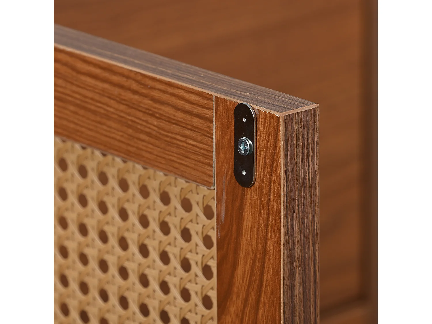 Eetkamerdressoir van hout met 2 rotandeuren en 2 opberglades - metalen handgrepen en poten - walnoot (130x40x75 cm)